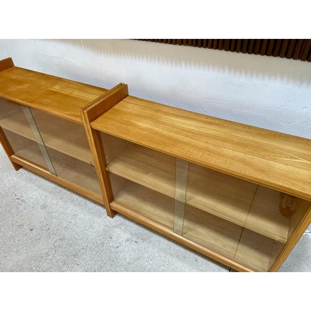 German Low Vitrine Sideboards with Glass Sliding Doors from Deutsche Werkstätten, 1950s, Set of 2 For Sale - Image 4 of 18