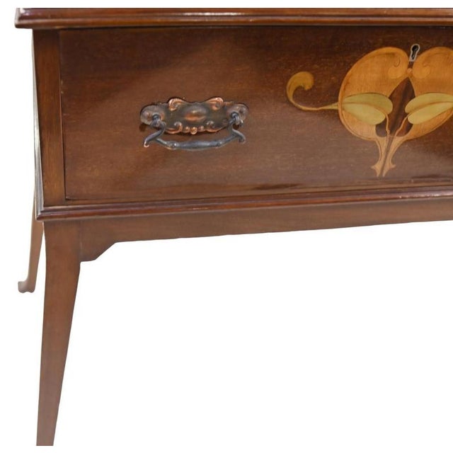 Gorgeous and elegant art nouveau drinks cabinet An elegant Edwardian display cabinet with a symmetrical arrangement of...