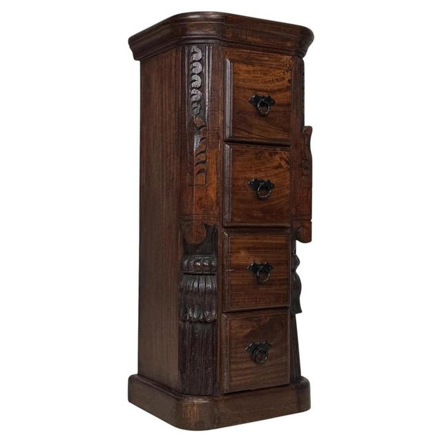 A beautifully crafted early 20th-century Indian chest of drawers, finely constructed in richly figured rosewood and...