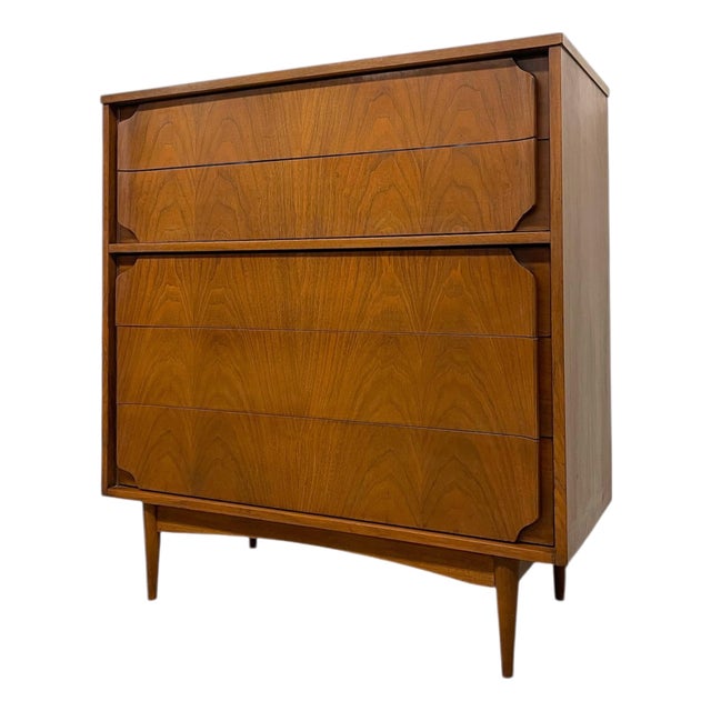 1970s Mid-Century Modern Highboy Dresser With Sculpted Drawer Fronts For Sale