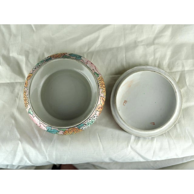 Vintage Macau Style Floral Chinoiserie Lidded Enamel and Porcelain Round Box For Sale - Image 6 of 11