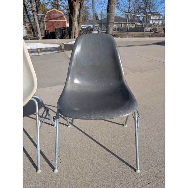 1960s Set of Eames for Herman Miller Fiberglass Shell DSS Chairs For Sale - Image 13 of 18