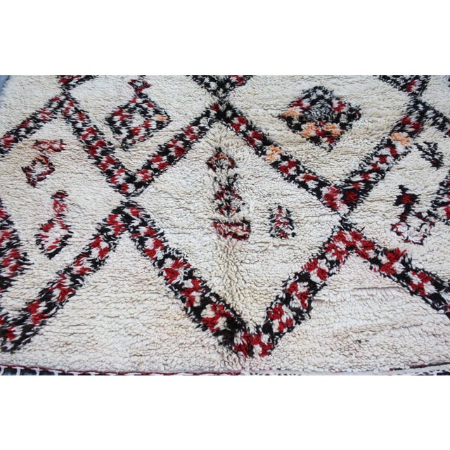 Moroccan Mid 20th Century Vintage Moroccan Rug - 10' X 6'3'' For Sale - Image 3 of 6