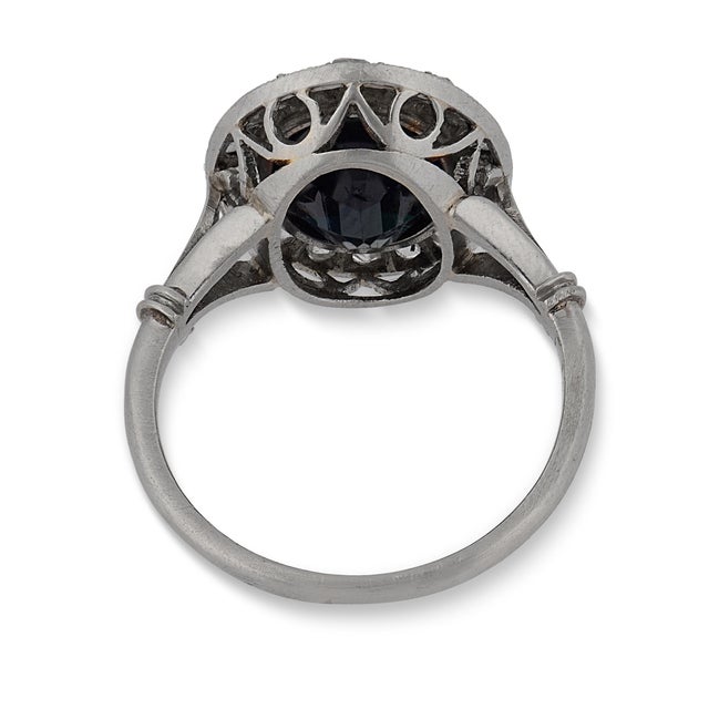 1910s Edwardian Sapphire Diamond Platinum Cluster Ring, Size 4.75 For Sale In Los Angeles - Image 6 of 6