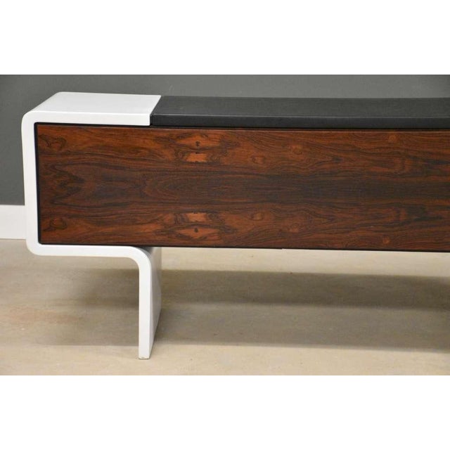Brown 1970s Refinished Rosewood Uniplane Credenza by William Sklaroff For Sale - Image 8 of 14