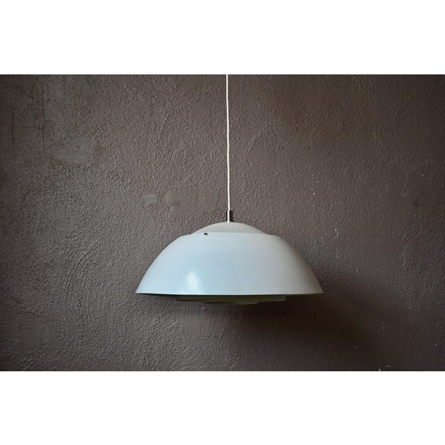 Beautiful and generous, this large "Safari" pendant light, designed by Peter Hvidt for Nordisk Solar, evokes the poetry of...