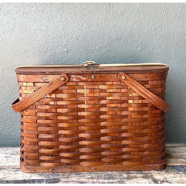This exceptional vintage 1940s Abercrombie & Fitch picnic basket embodies the brand’s legacy of superior craftsmanship and...