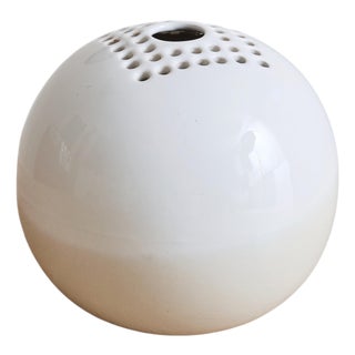 Italian White Ceramic Orb Vase by Franco Bucci for Laboratorio Pesaro, 1960s For Sale