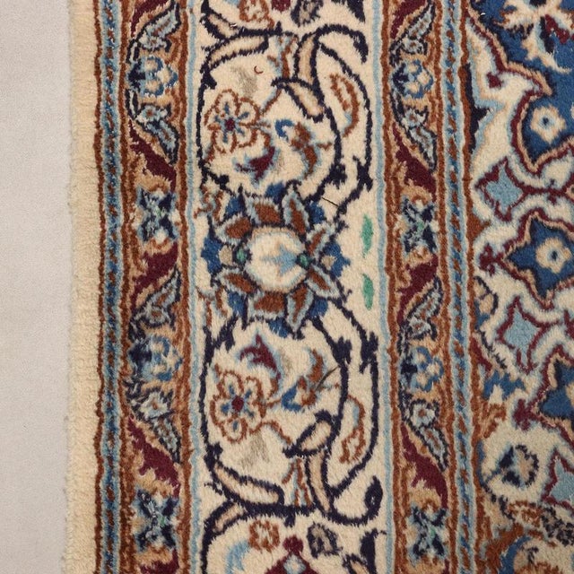 Middle Eastern Main Rug in Wool For Sale - Image 6 of 8
