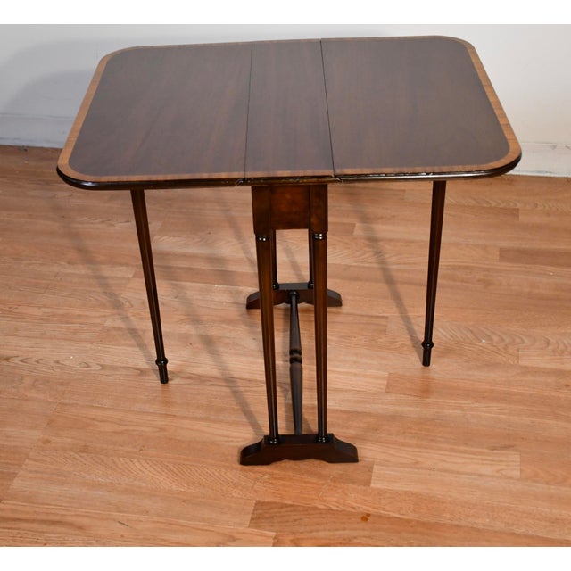 Brown 1920s Antique English Mahogany Banded Satinwood Drop-Leaf Side Table For Sale - Image 8 of 12