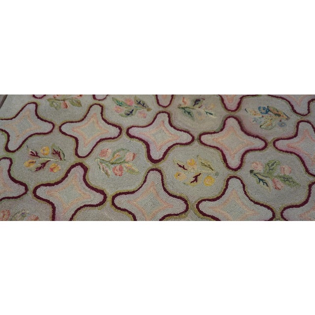 Splendid Gray Color With Oval and Florid Design Antique American Hooked Rug For Sale - Image 10 of 10