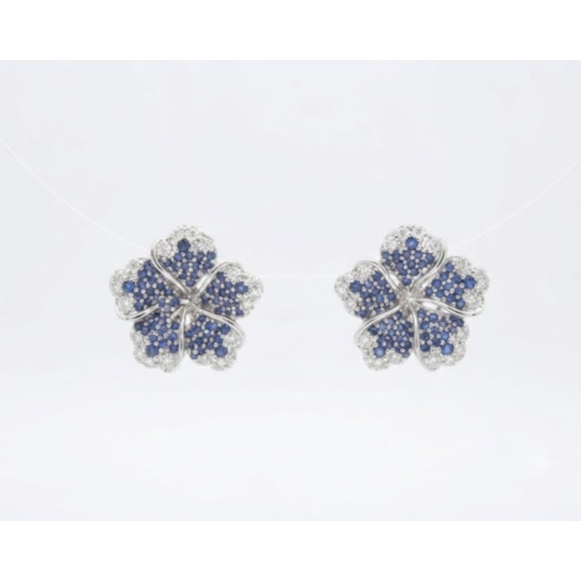 2020s Natural 1.17cts Blue Sapphire & 0.32cts Diamond Earring in 18k Gold For Sale - Image 5 of 8