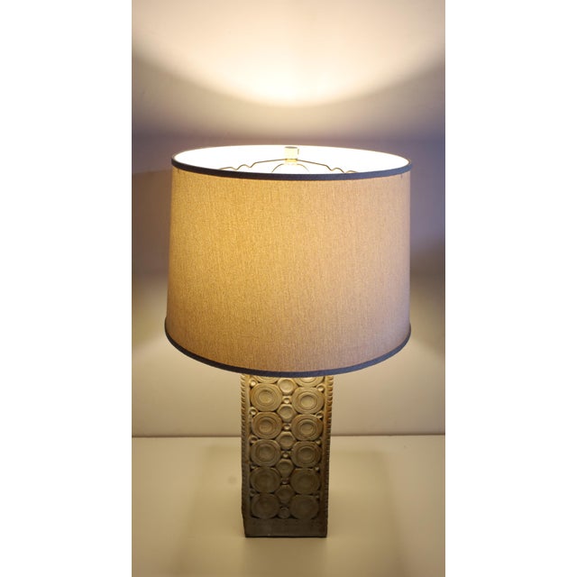 1950s Mid-Century Modern Ceramic Lamp Detailed Design, Style of Bernard Rooke For Sale In Dallas - Image 6 of 7