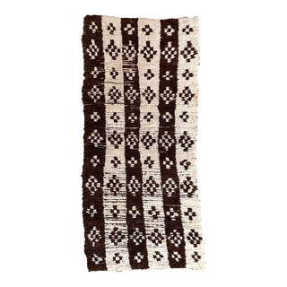 1990s Tribal Brown and Beige Azilal Rug - 8.5 X 3.05 Ft For Sale