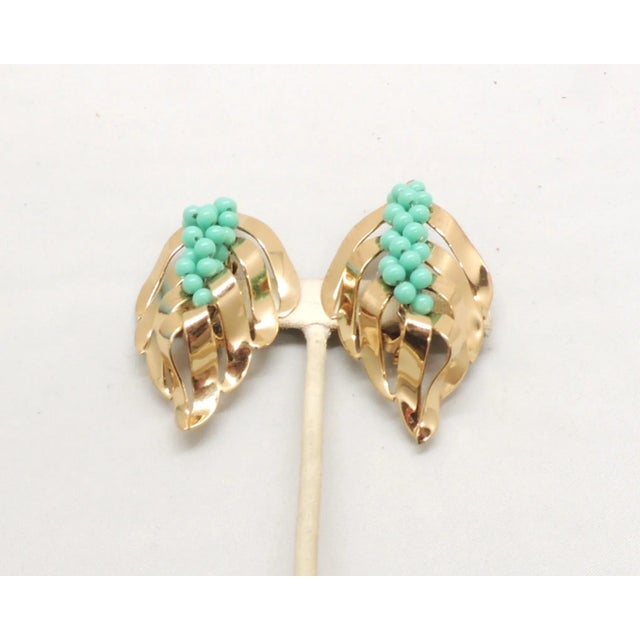 Vintage 1950s Signed Napier Goldtone Faux-Turquoise Beaded Clip Earrings For Sale In Philadelphia - Image 6 of 7