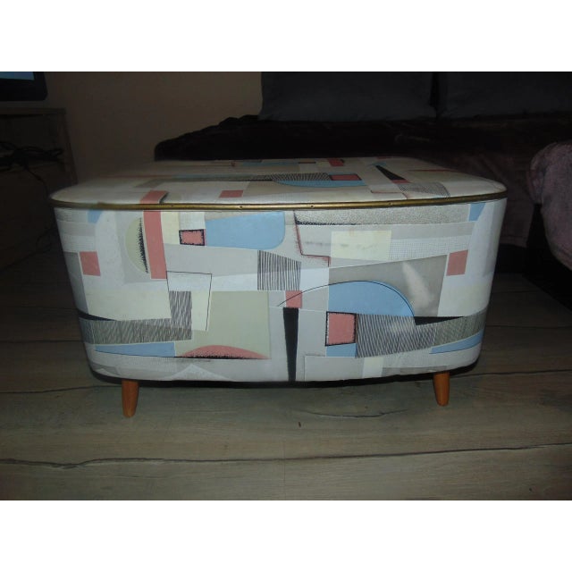 - Chest or trunk from the 1960s - Length of front below, length on the back is 52 cm - Screw on legs