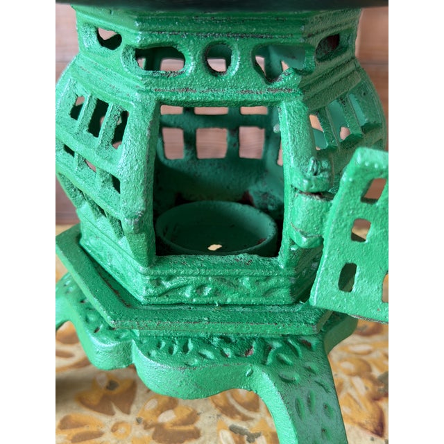 Pair of Vintage Regency Painted Cast Iron Pagoda Garden Lanterns For Sale In Naples, FL - Image 6 of 12