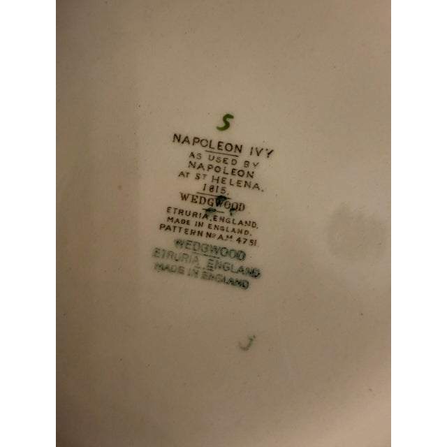 1950s 1950s Wedgwood Napoleon Ivy Queen's Ware - 1 Large Salad Bowl - 9-1/8" - Rare For Sale - Image 5 of 8
