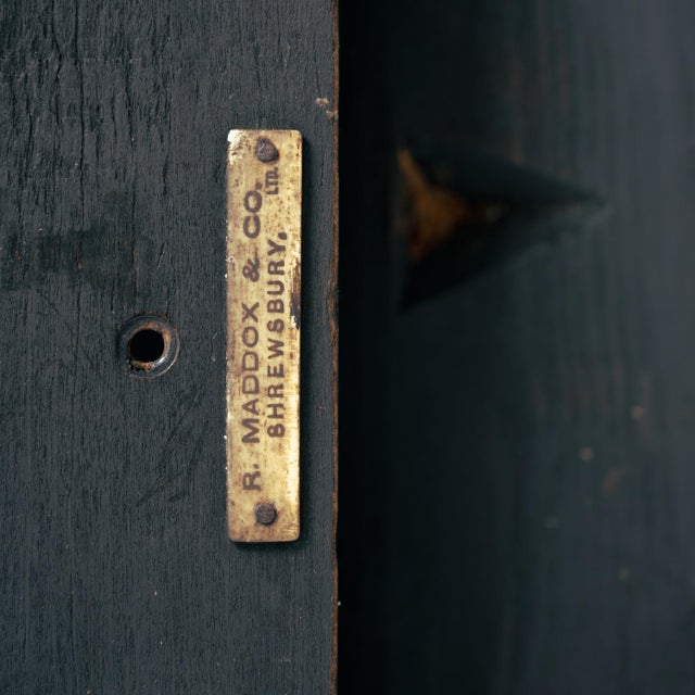 Arts & Crafts Parlour Cabinet in Black Ebonised Wood and Mirror Glass from Maddox & Co., England, 1910s For Sale - Image 5 of 18