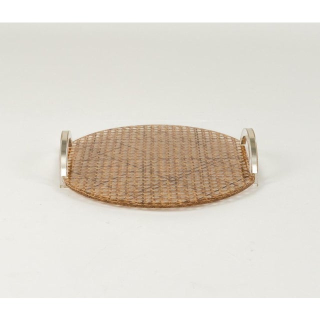 Christian Dior Mid-Century Modern Serving Tray in Acrylic and Wicker from Christian Dior, 1970s For Sale - Image 4 of 10
