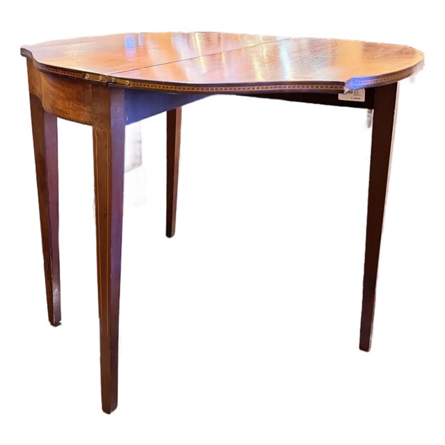 Mid 20th Century Mahogany Swing-Leg Gateleg Accent Table With Inlaid Edge Detail For Sale
