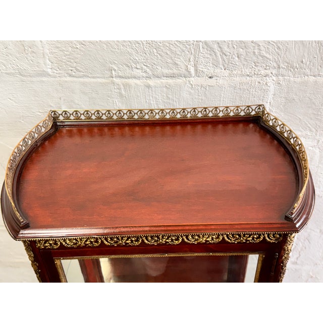 Early 20th Century Louis XV Style Gilt Metal Mounted Mahogany Vitrine For Sale - Image 9 of 18