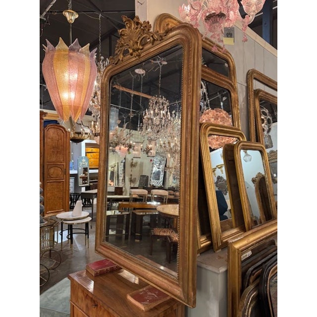 Traditional French Louis XVI Giltwood Mirror With Crest For Sale - Image 3 of 5