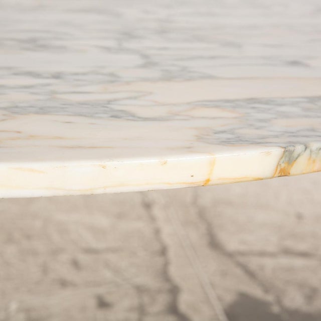 Modern Tulip Marble Stone Dining Table by Eero Saarinen for Knoll Inc. / Knoll International For Sale - Image 3 of 9