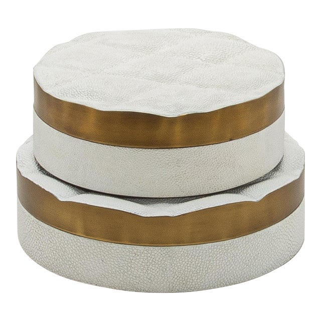 Set of 2 Quilted Boxes in White Shagreen With Bronze Patina Brass by Kifu Paris For Sale