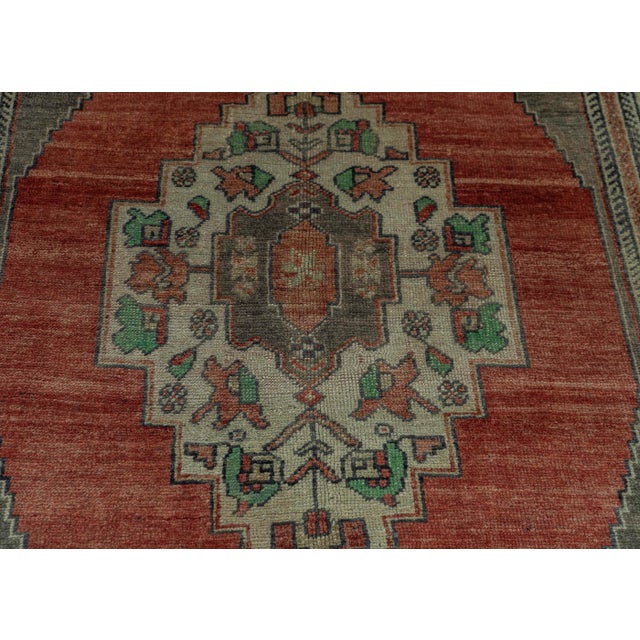 Turkish Vintage Rug 4'10" x 8'3" #20836 For Sale - Image 4 of 8