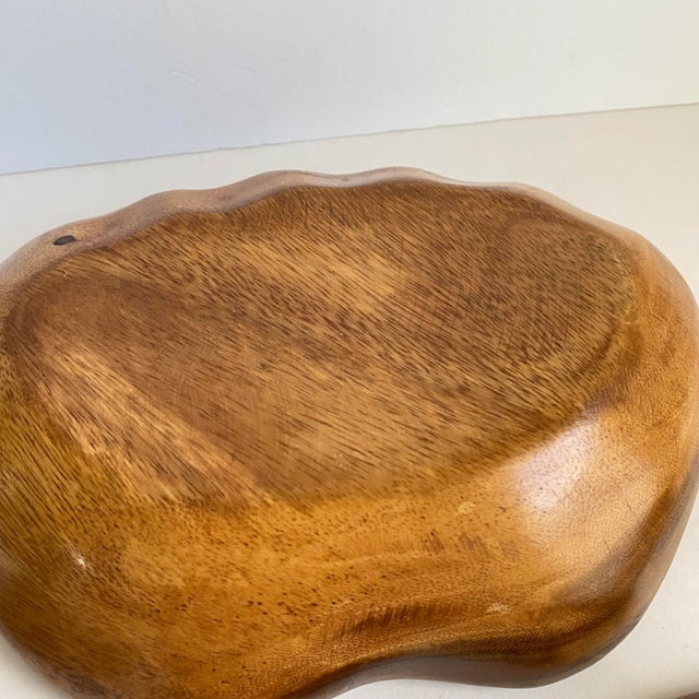 Wood Seashell Salad Bowls Carved Wood Clamshell Hawaiian Seafood Servings Dishes Mid Century 1960s Tiki Monkey Pod Set of 5 For Sale - Image 7 of 9