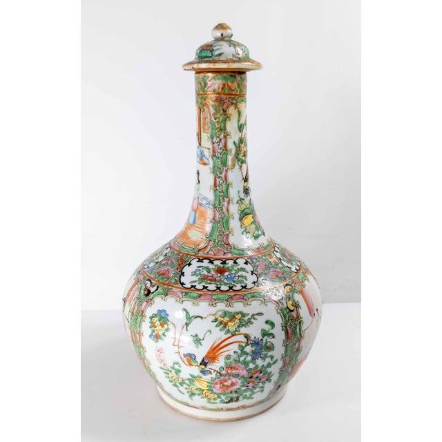 19th Century Chinese Export Chinoiserie Rose Medallion Bottle Vase With Lid For Sale - Image 4 of 18