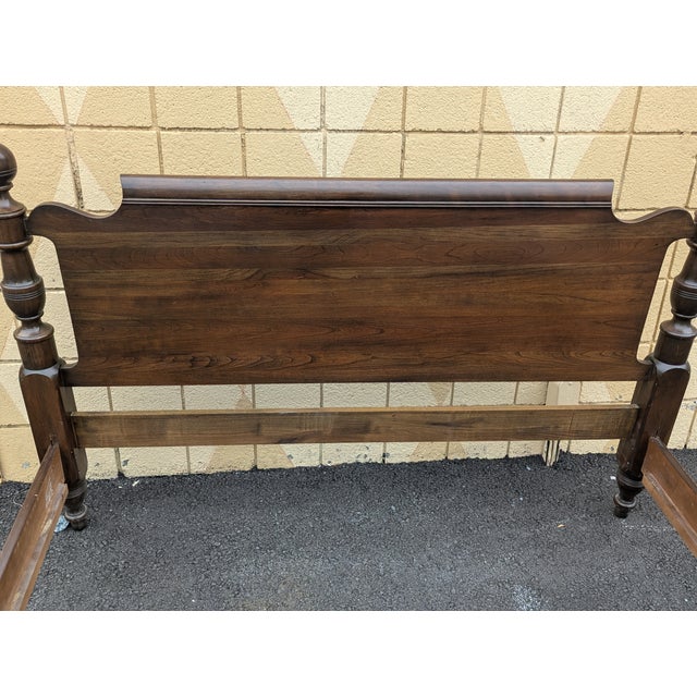 Vintage Pennsylvania House Queen Size Colonial Style Cannonball Poster Bedframe For Sale In Washington DC - Image 6 of 8