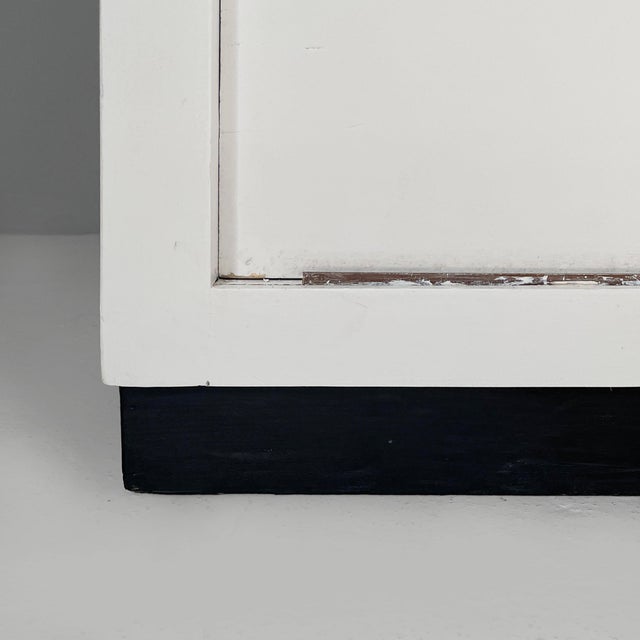 Italian Modern Wardrobe in Light Grey and Black Wood, 1960s For Sale - Image 17 of 18