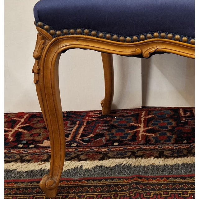 This vintage French Louis xv style settee is in great condition as you can see by the photos. It measures 36" x 33" x 16".