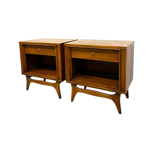 Vintage Mid Century Modern Walnut Nightstands With Sculpted Stretcher Base and Faux Turquoise Handle Inlay- Pair. For Sale - Image 4 of 9