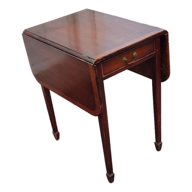 1960s Brandt Vintage Federal Style Banded Mahogany Drop-Leaf Pembroke Side Table For Sale