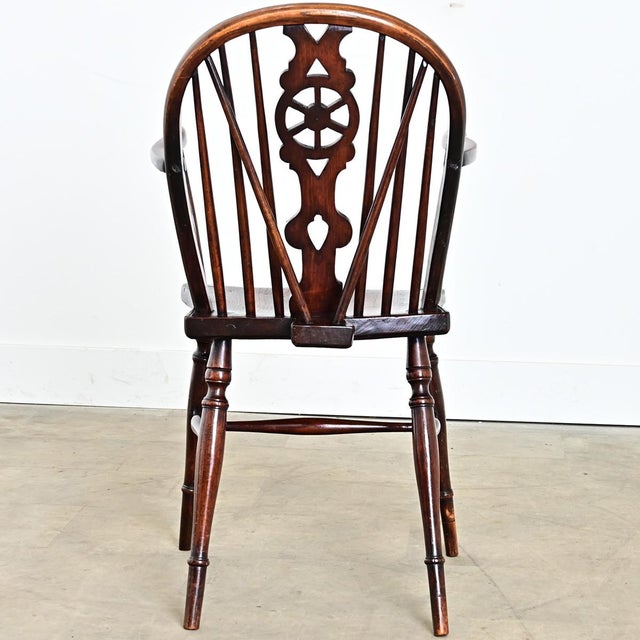 Brown English 19th Century Elm Windsor Chair For Sale - Image 8 of 11