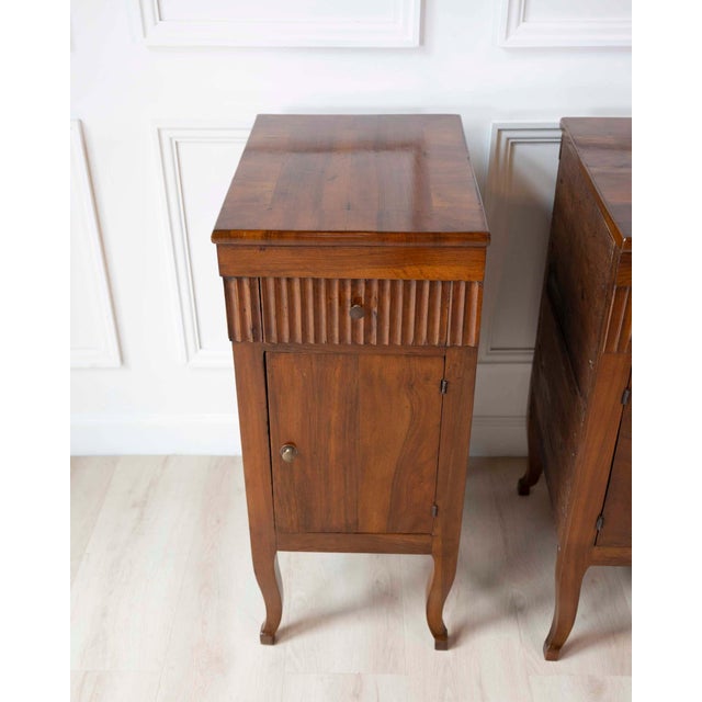18th Century Pair of Italian 18th Century Walnut Bedside Chests with Carved Fluted Drawers For Sale - Image 5 of 11