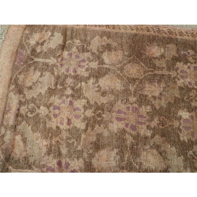 Galerie Shabab Collection Mid-20th Century Turkish Anatolian Accent Rug For Sale In New York - Image 6 of 9