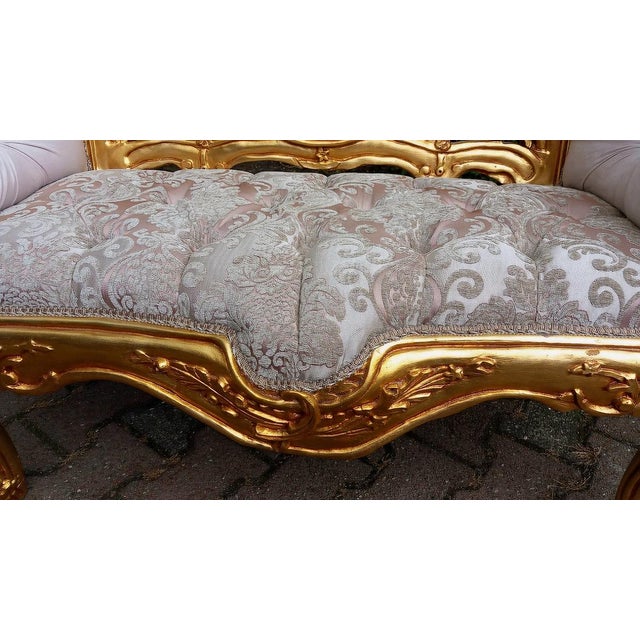 1980 French Louis XVI Gilded Beech Settee Pink Damask For Sale - Image 17 of 18
