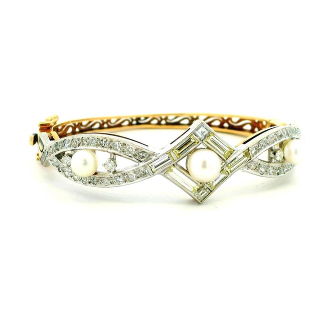 Mid-Century Modern Vintage French Diamond and Pearl Bracelet, 14k Gold & Platinum, Circa 1950s For Sale - Image 3 of 15