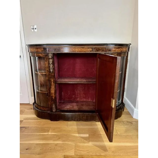 Superb quality antique Victorian burr walnut inlaid credenza having a quality burr walnut shaped top with an ebonies...