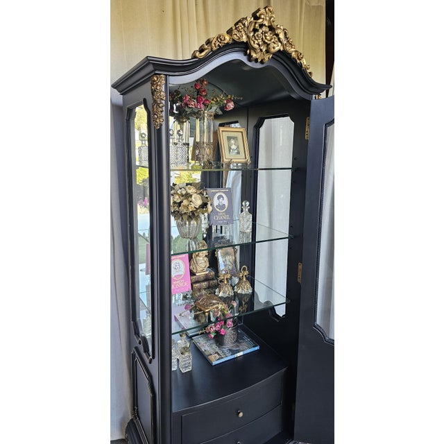 1960s Black, Rococo Style Vitrine Cabinet, French Reproduction Curio Cabinet For Sale - Image 17 of 18