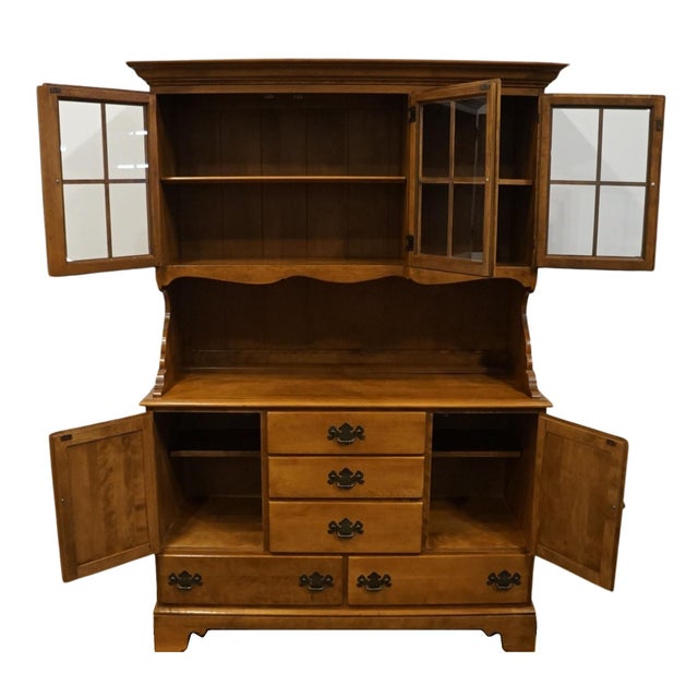 Ethan Allen Ethan Allen Heirloom Nutmeg Maple 48" Buffet W. Display Hutch 10-6007 / 10-6016 For Sale - Image 4 of 11