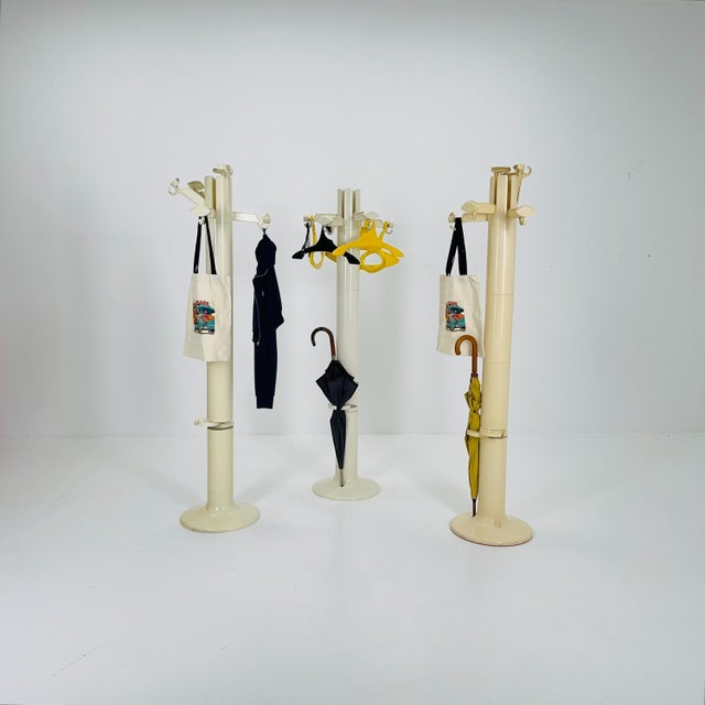 Italian Space Age White Coat Rack by Giancarlo Piretti for Castelli / Anonima Castelli, 1970s For Sale - Image 5 of 11