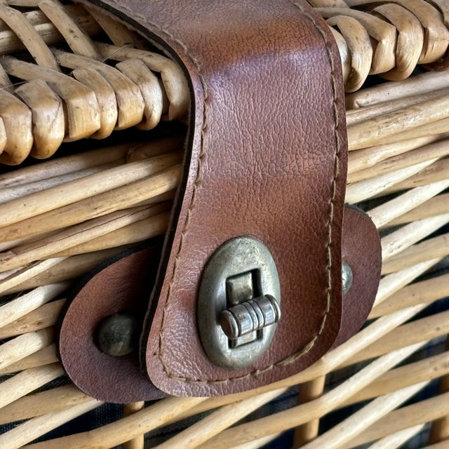 Mid-20th Century Wicker Picnic Basket For Sale In Baltimore - Image 6 of 12
