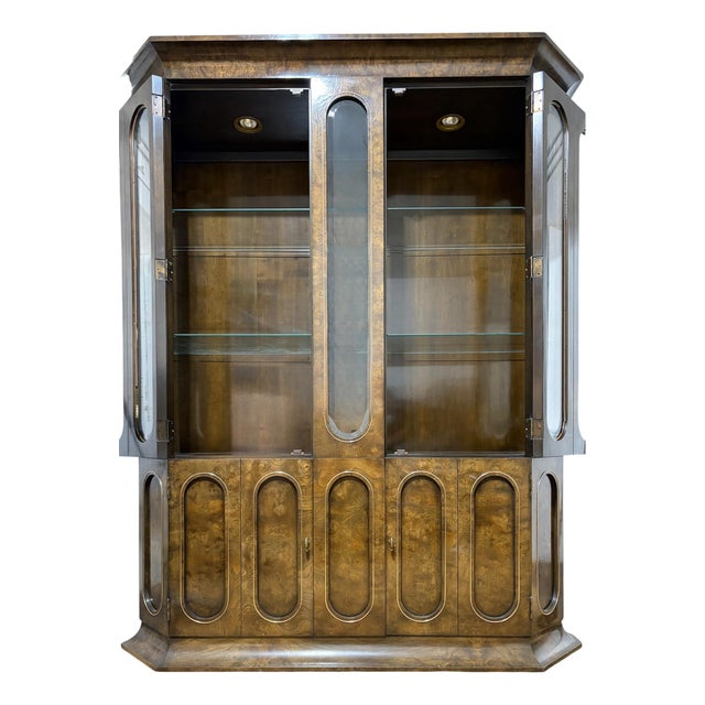 Hollywood Regency 1970s Vintage Mastercraft William Doezema Burled Amboyna Wood and Brass Lighted Curio Display Cabinet For Sale - Image 3 of 6
