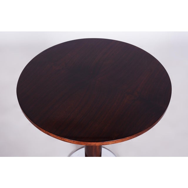 1930s Art Deco Round Table in Walnut & Chrome attributed to Jindřich Halabala for Up Závody, Czech, 1930s For Sale - Image 5 of 9