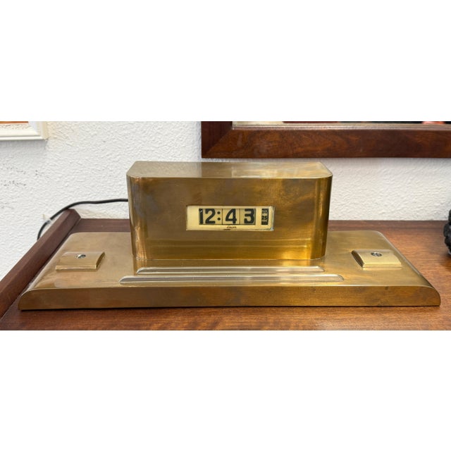 Metal 1930s Lawson Art Deco Copper Clock in Working Order For Sale - Image 7 of 15